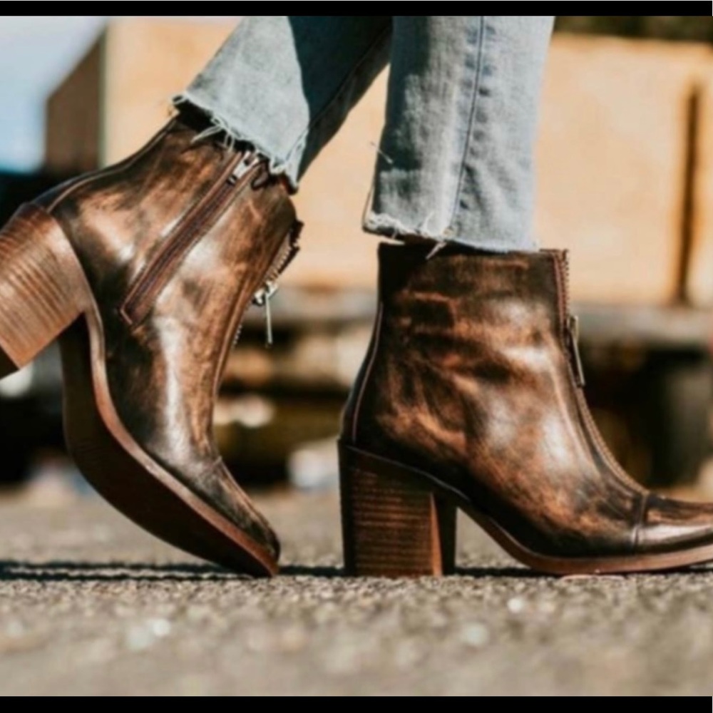FREEBIRD Clair distressed brown leather bootie